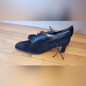 Salvatore Ferragamo Black Suede and Textured Leather Lace-Up Oxford Heel